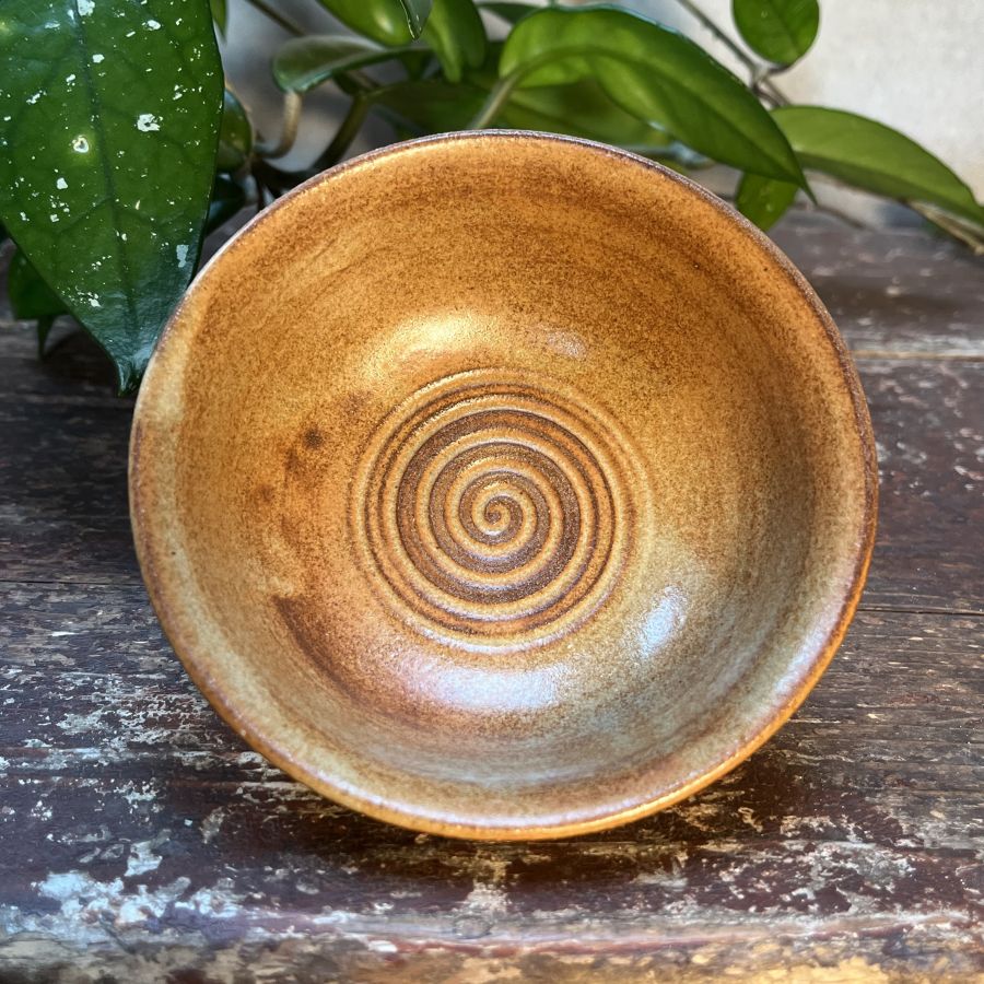 Čajová miska se spirálou