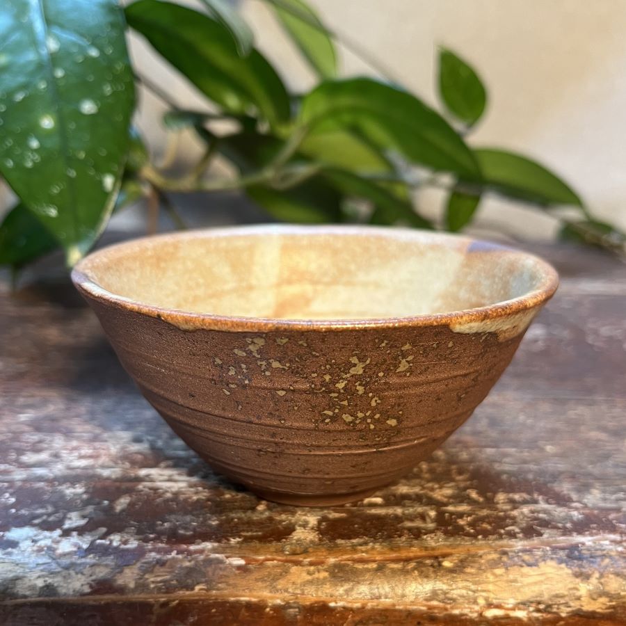 Čajová miska hnědo-béžová