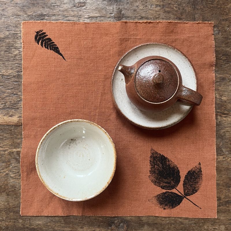 Sada čajového nádobí - konvička, tácek a šálek