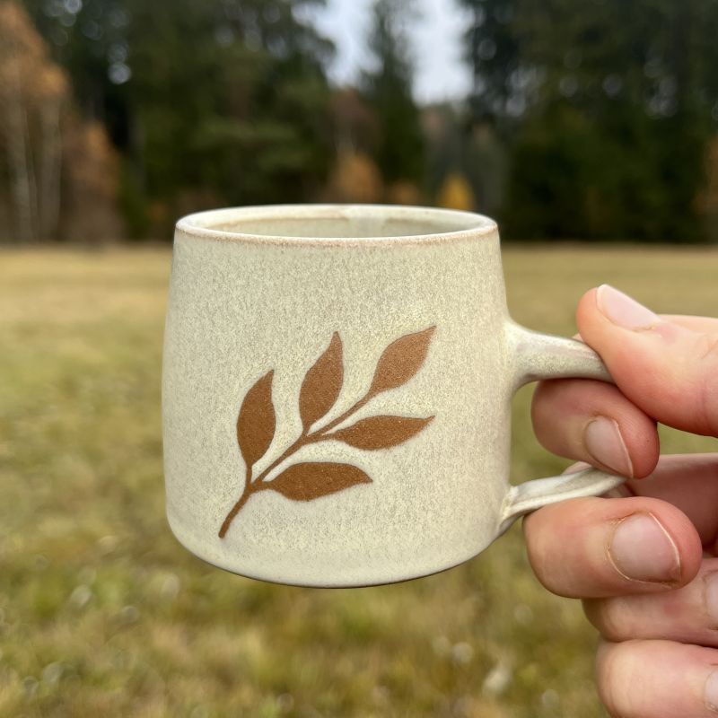 Krémový hrnek Větvík