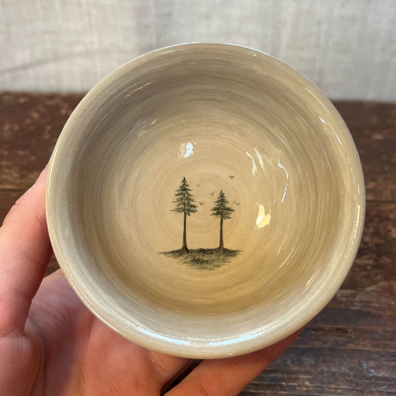 Čajová miska se smrky