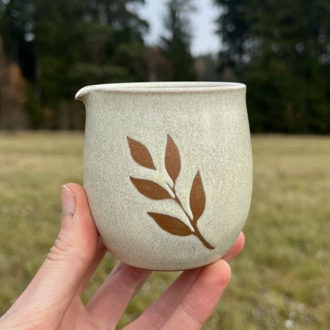 Slíváček/mléčenka s lístky