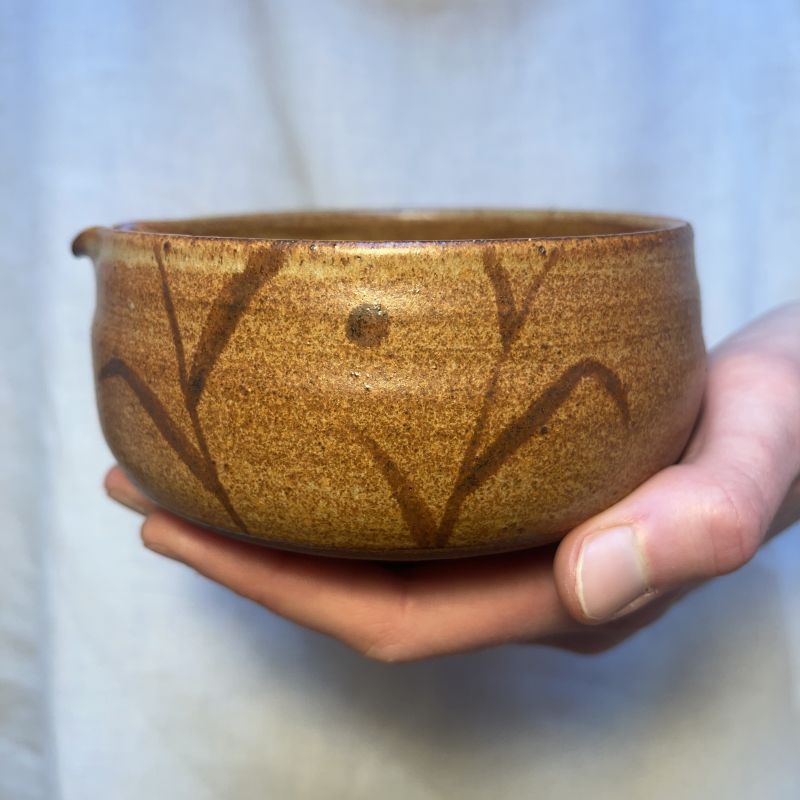 Hnědý chawan s hubičkou