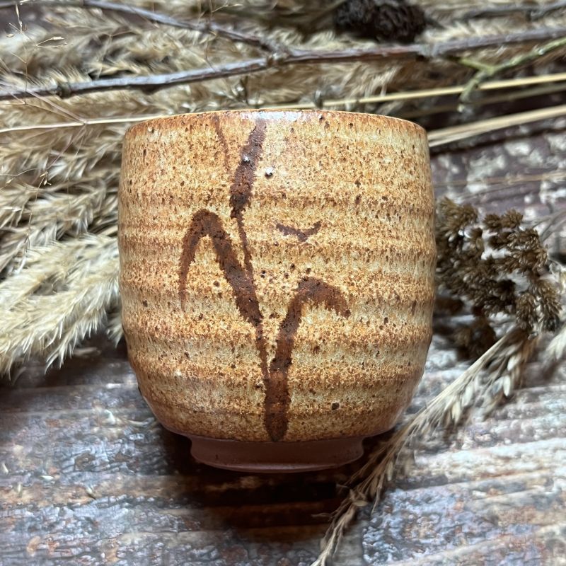 Yunomi šálek Rust s trávou
