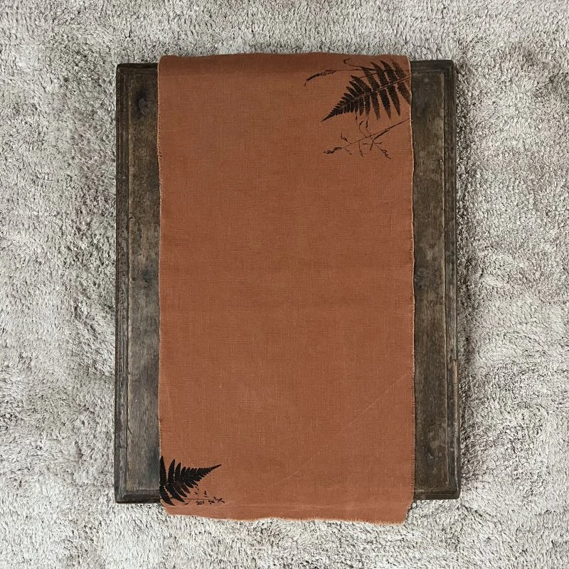 Lněné chabu s kapradinami v barvě rust