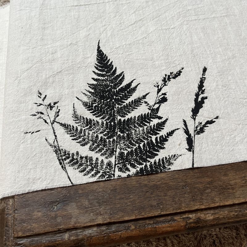 Lněné kapradinové chabu v krémové barvě