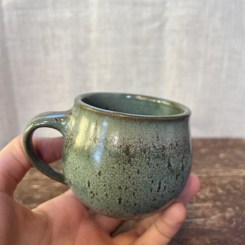 Hrneček s lístky zelenkavý - Saška Uršula