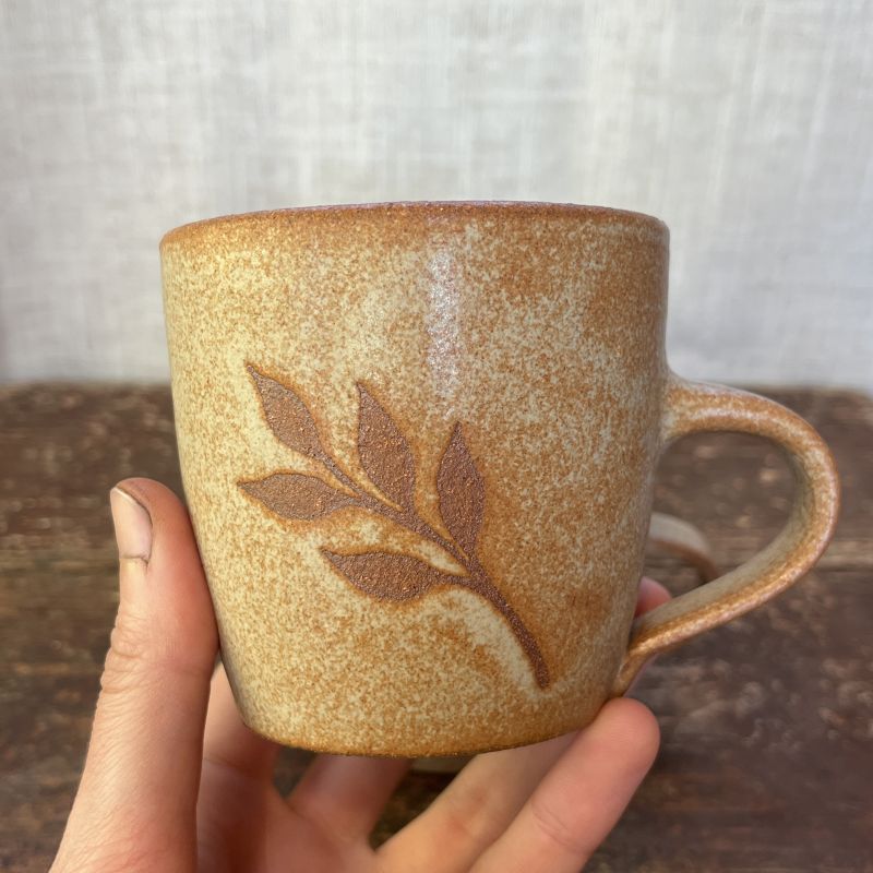 Pár lístečkových hrnků