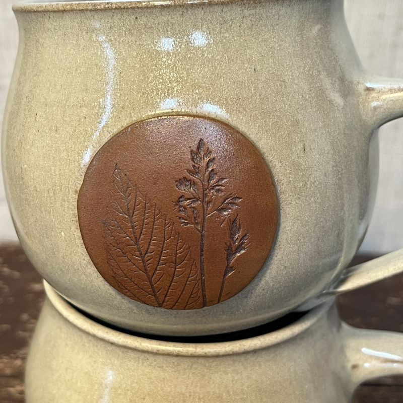 Hrnek Louka s krémovou glazurou