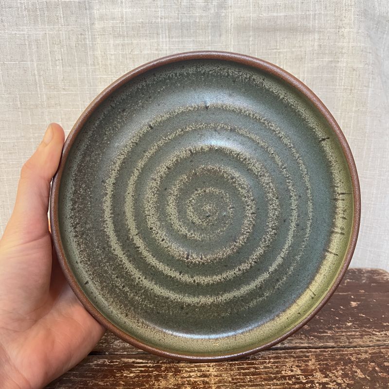 Talířek se spirálou zelenkavý