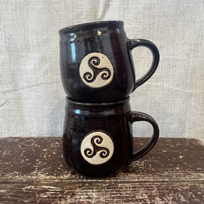Keltský hrnek s triskelem