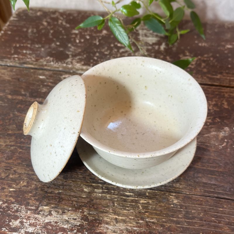 Gaiwan Cream satin s podtáckem