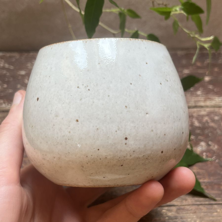 Buclatý kalíšek s lístky