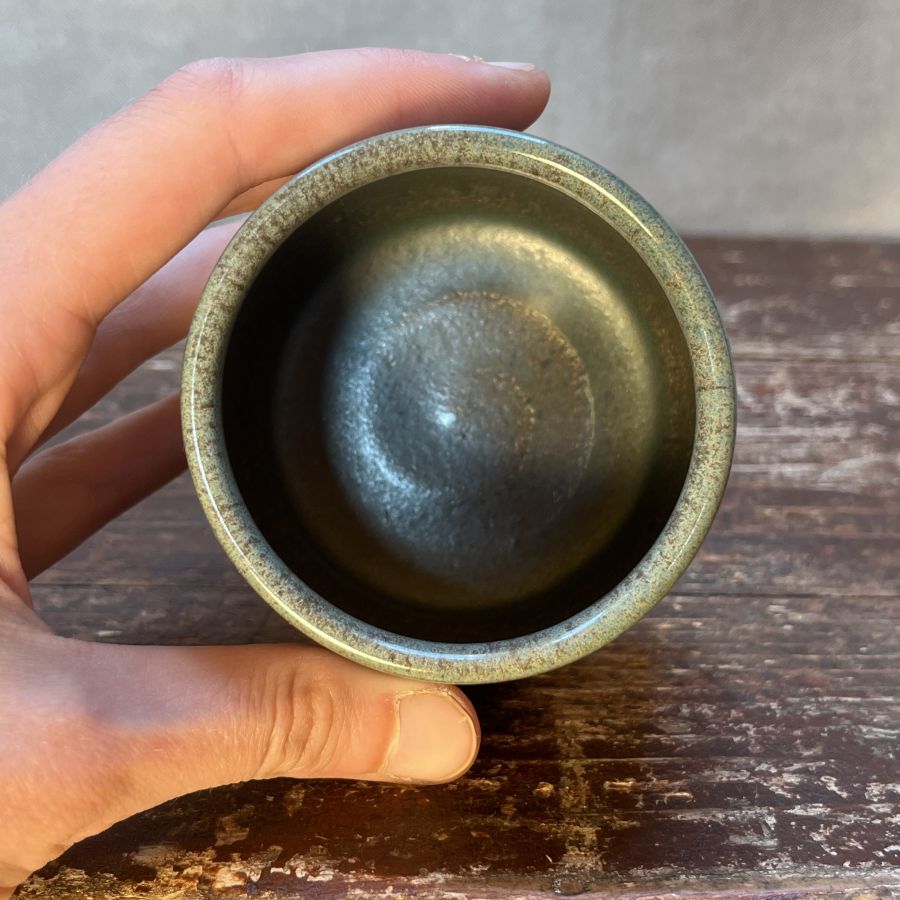 Kalíšek s luční trávou