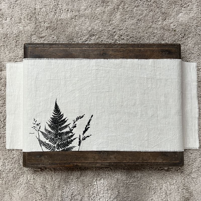 Lněné kapradinové chabu v krémové barvě