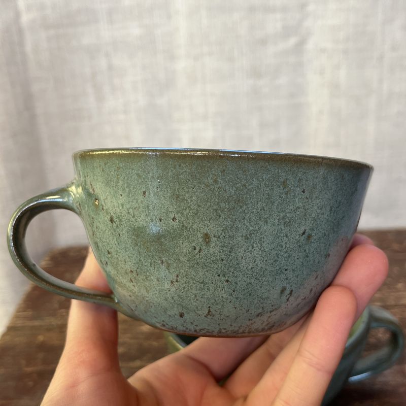 Dvojice miskových hrnků s lístky