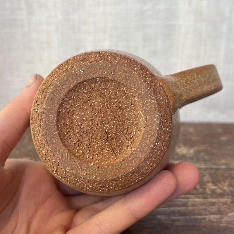 Béžový hrnek se spirálou