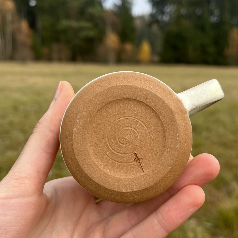 Krémový hrnek Větvík