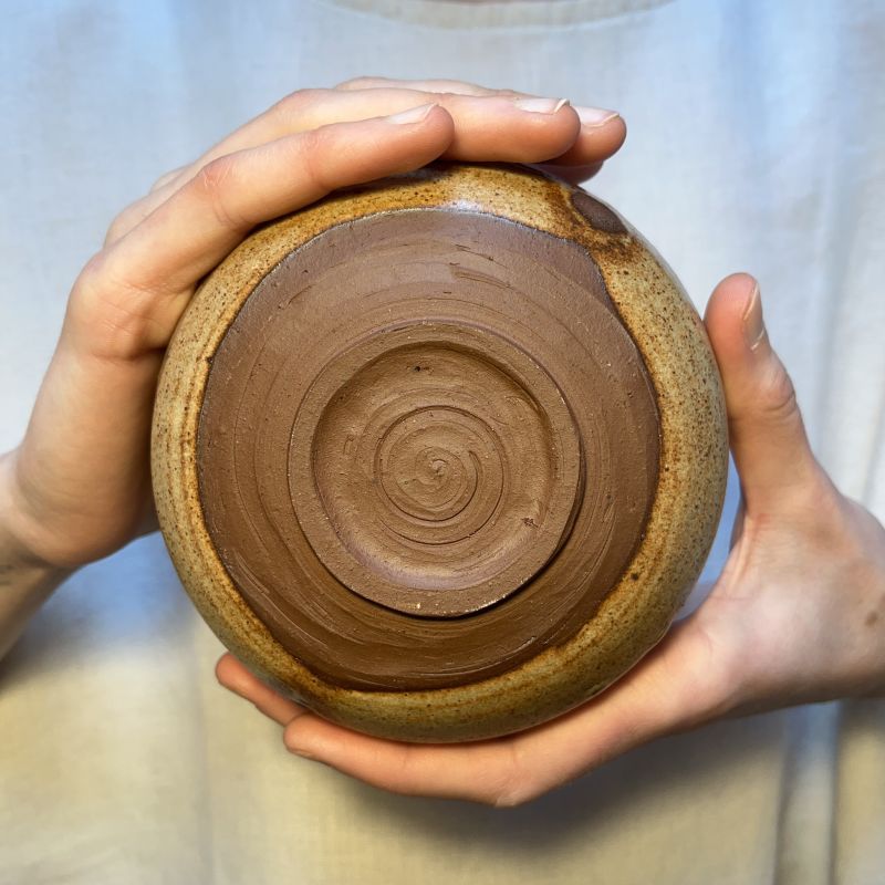 Béžový chawan s popelovým dekorem