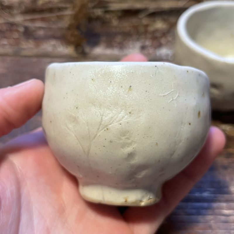 Dvojice mačkaných šálků Cream satin - Tichá louka