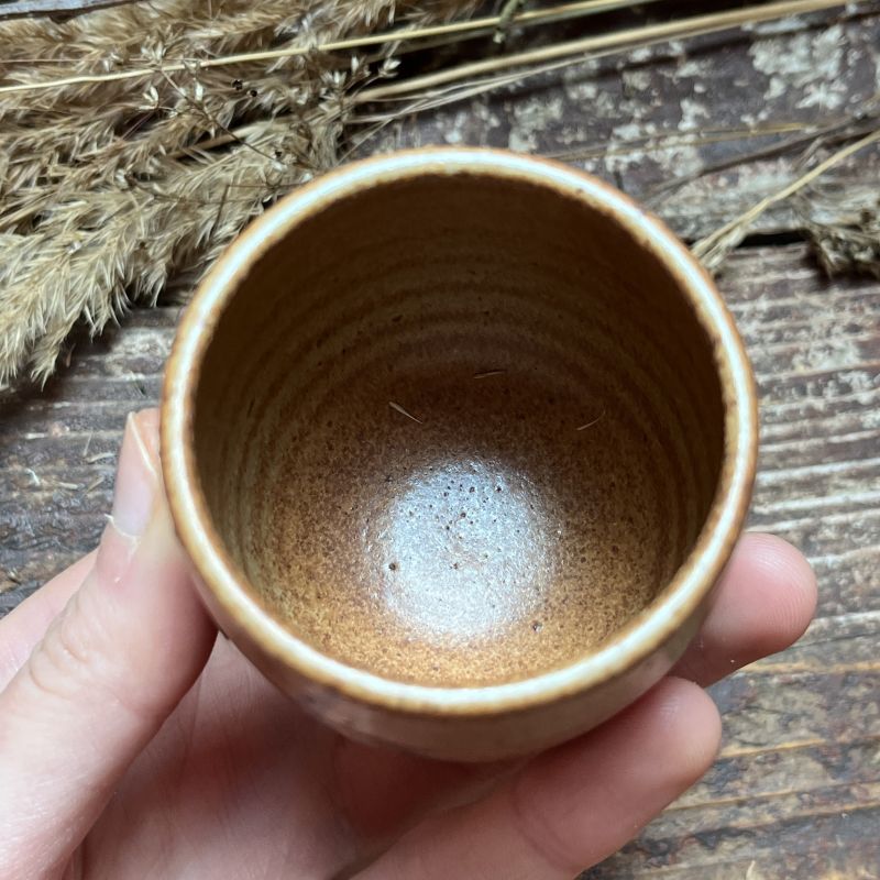 Yunomi šálek Rust s trávou