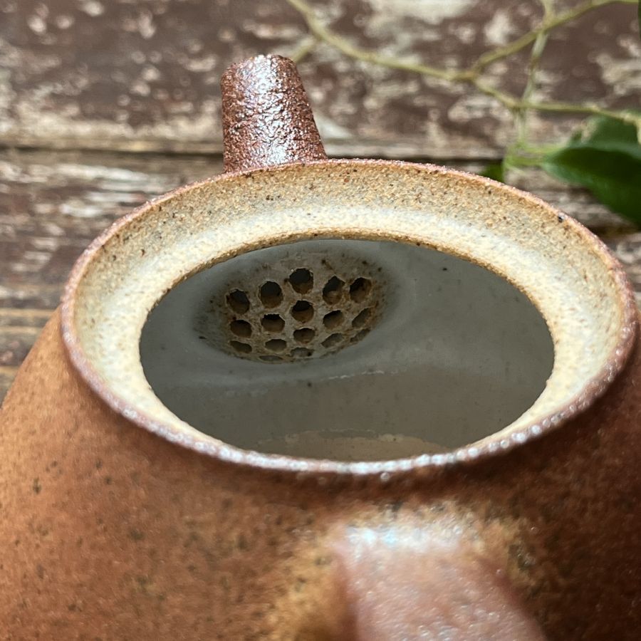 Dřevem pálená konvička se sovou