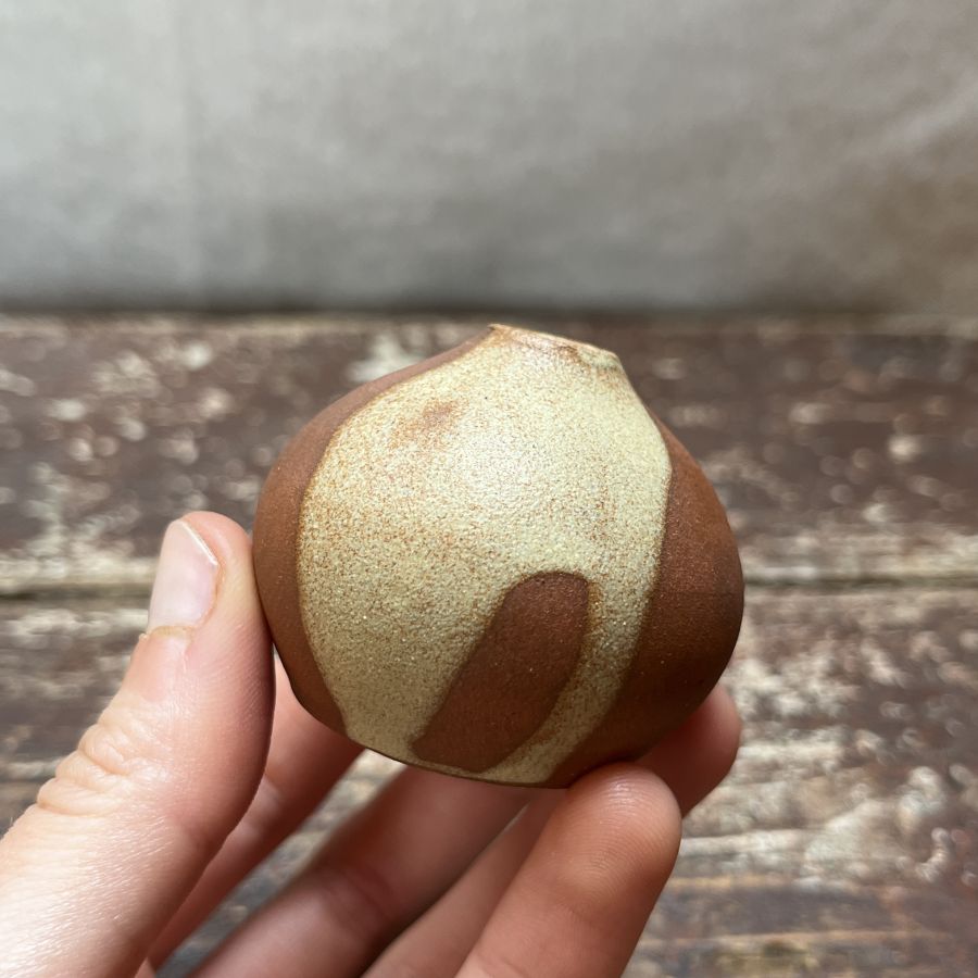 Mini vázička hnědo-béžová