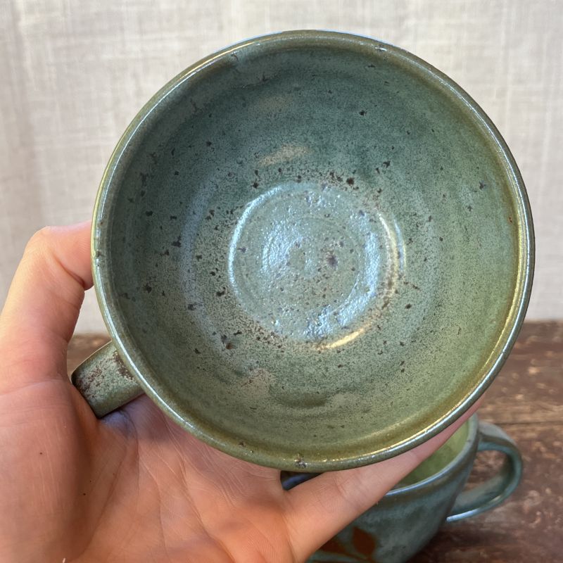 Dvojice miskových hrnků s lístky