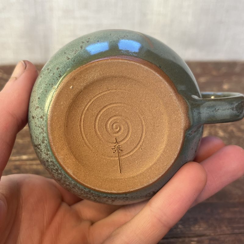 Hrneček s lístky zelenkavý - Saška Uršula