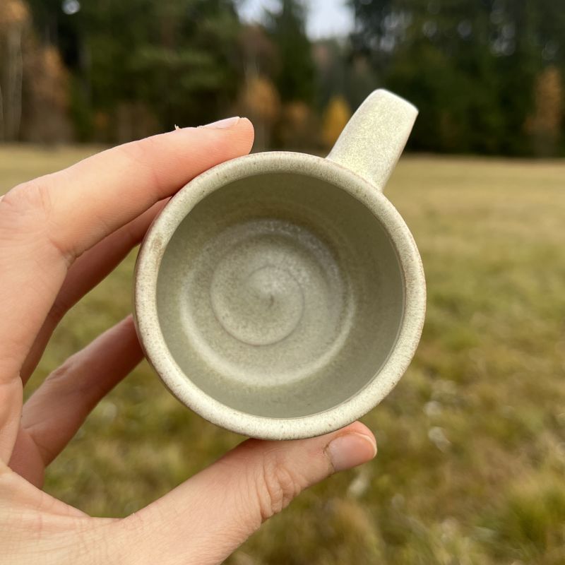 Krémový hrnek Větvík