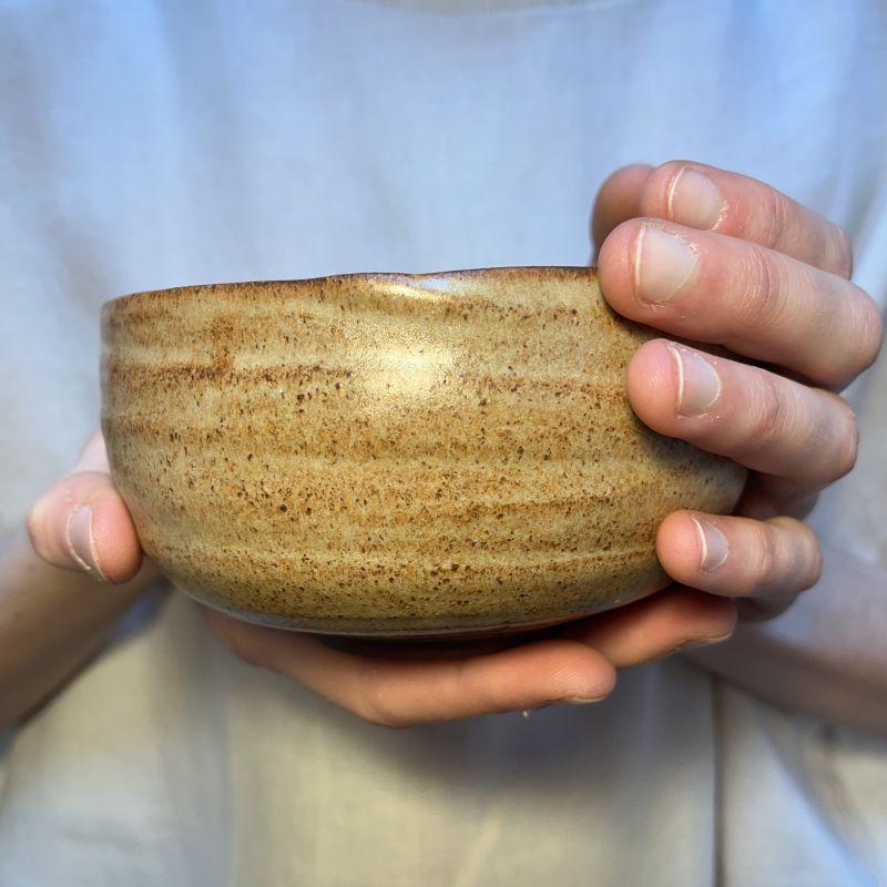 Béžový chawan s popelovým dekorem