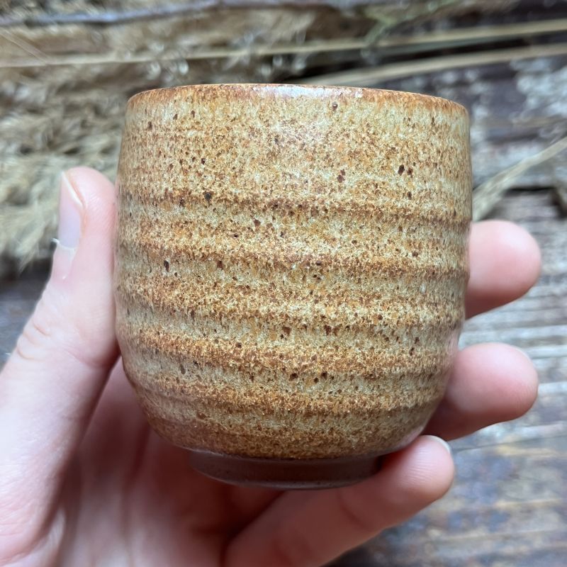 Yunomi šálek Rust s trávou