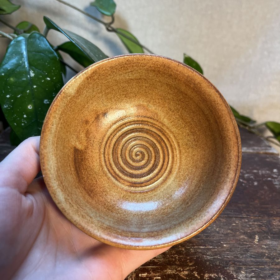 Čajová miska se spirálou