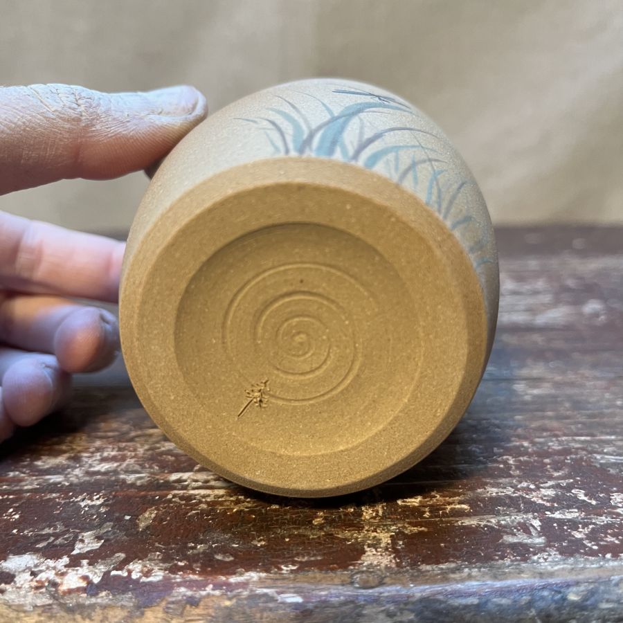 Čajový slíváček s vážkou