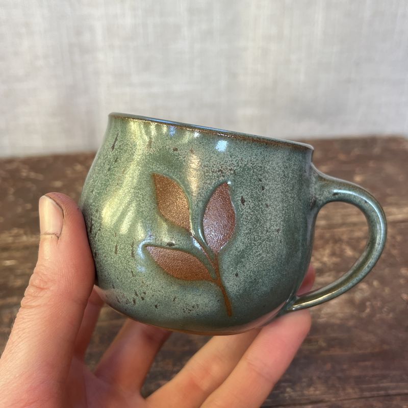 Hrneček s lístky zelenkavý - Saška Uršula