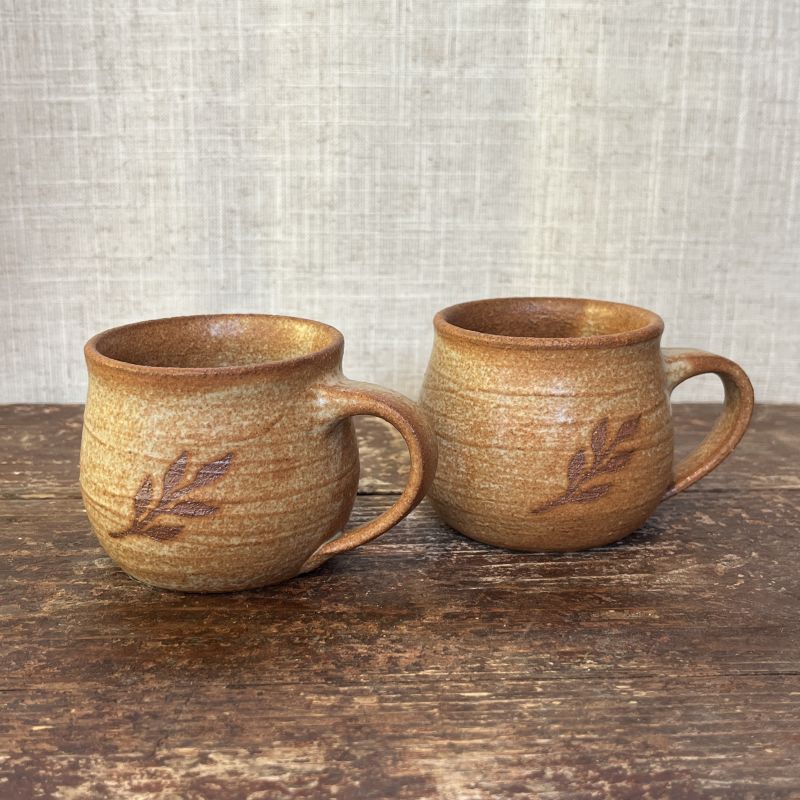 Dvojice malých hrnečků na kafe