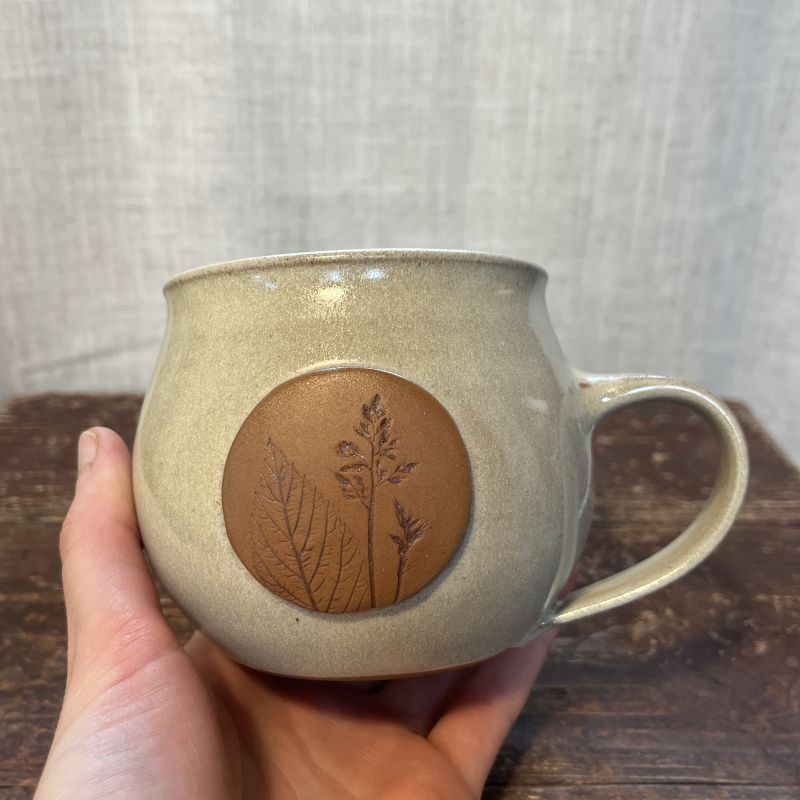 Hrnek Louka s krémovou glazurou