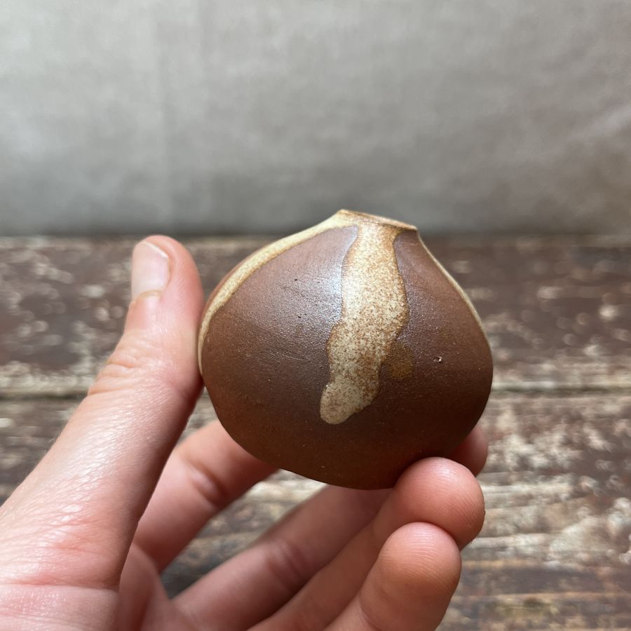 Mini vázička hnědo-béžová