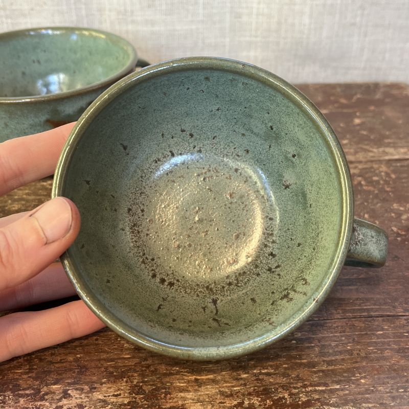 Dvojice miskových hrnků s lístky