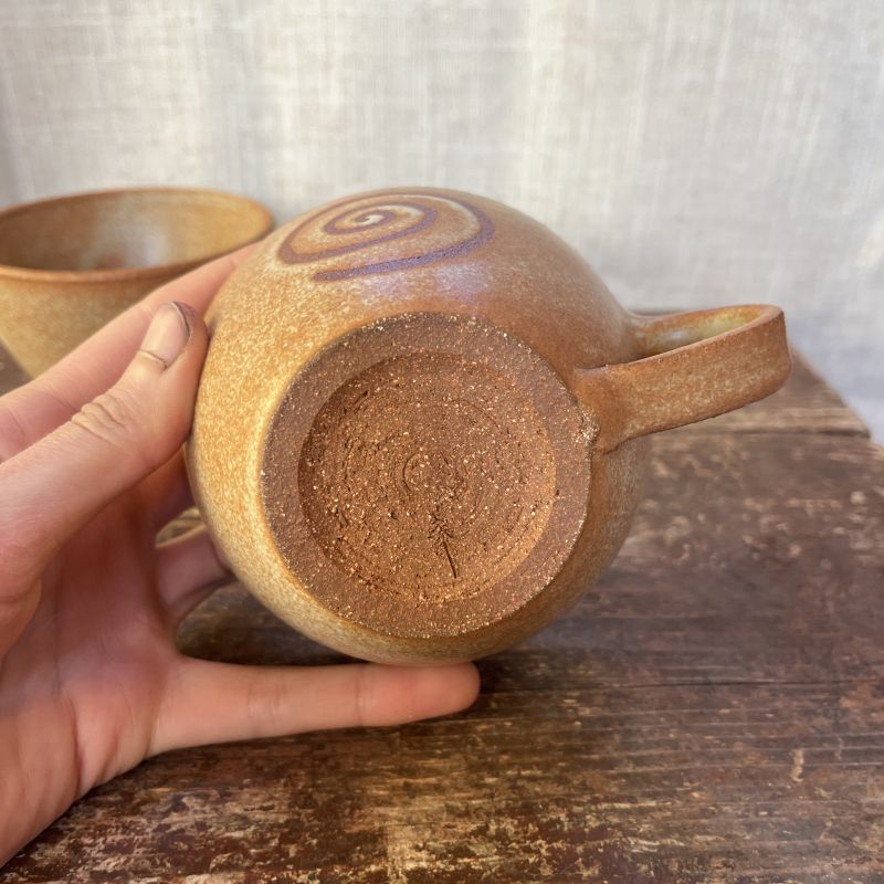 Dvojice hrnků se spirálou