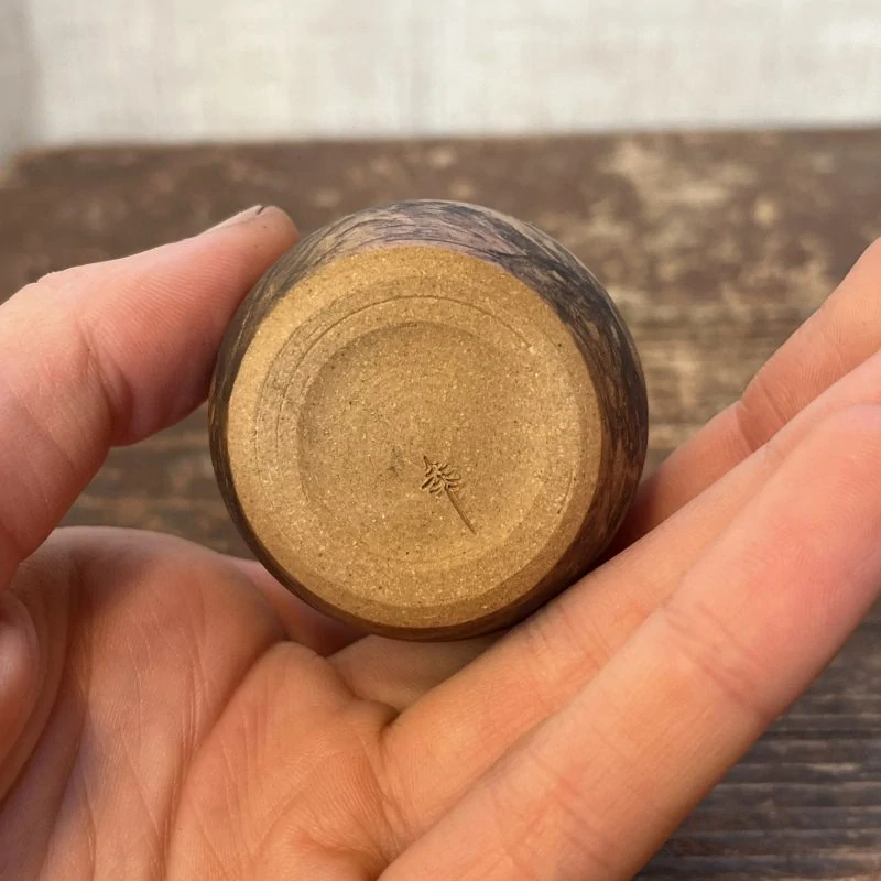 Miniaturní vázička s malbou inspirovanou Japonskem