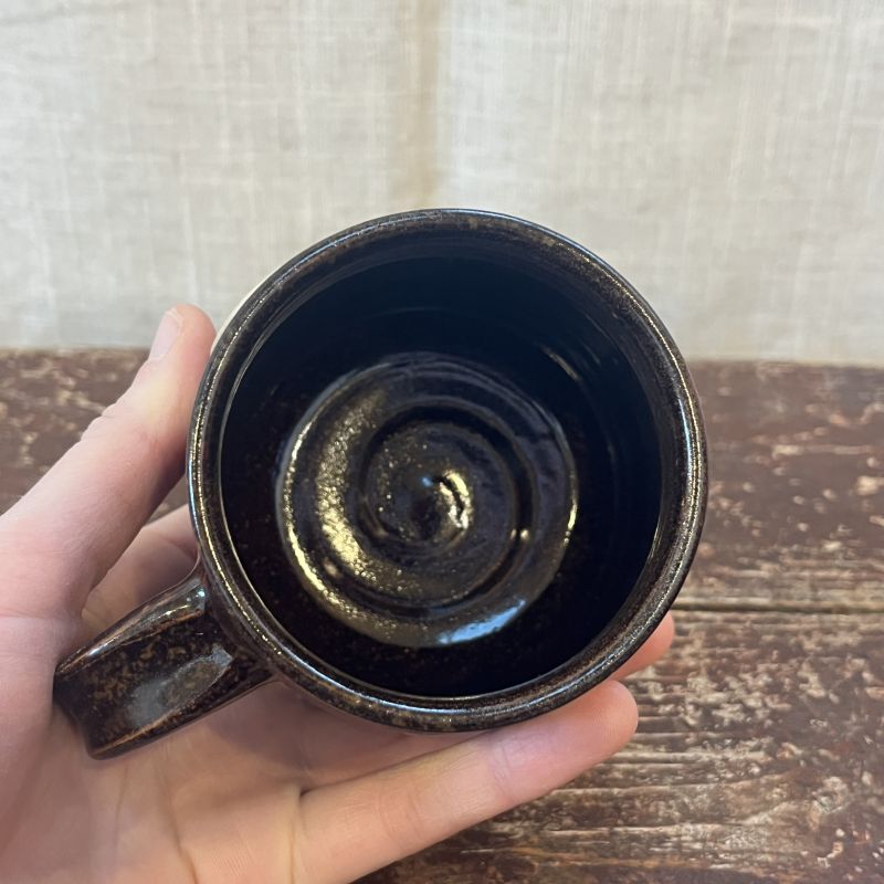 Keltský hrnek s triskelem