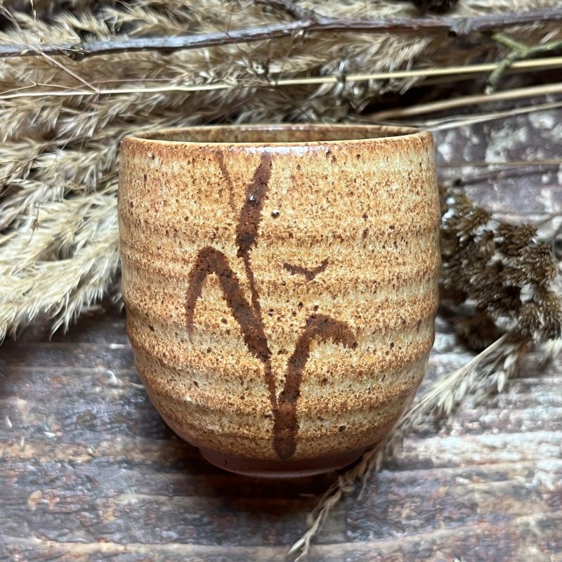 Yunomi šálek Rust s trávou