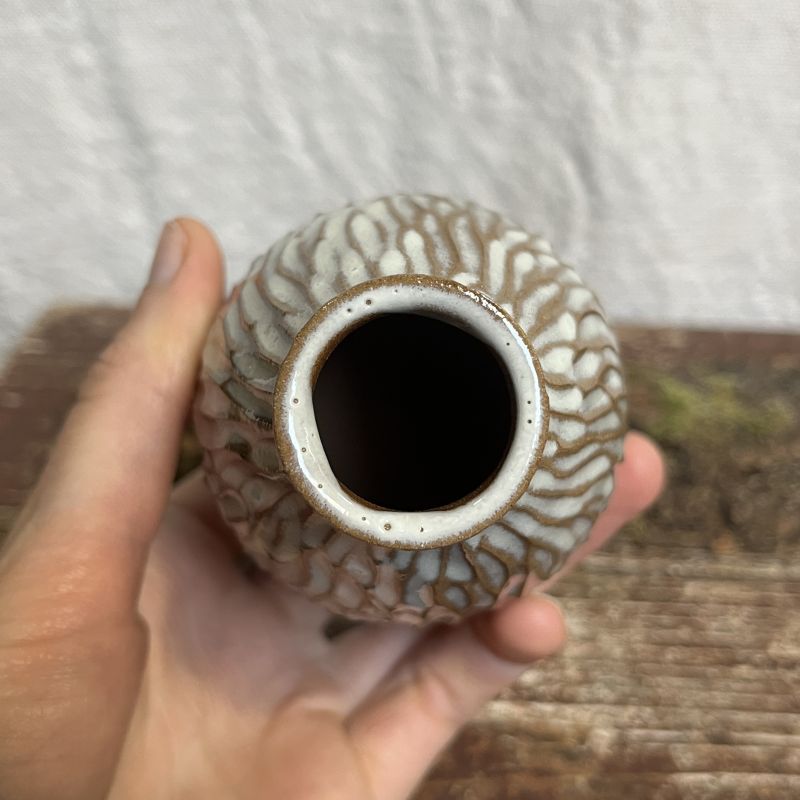 Vázička s popelovou glazurou