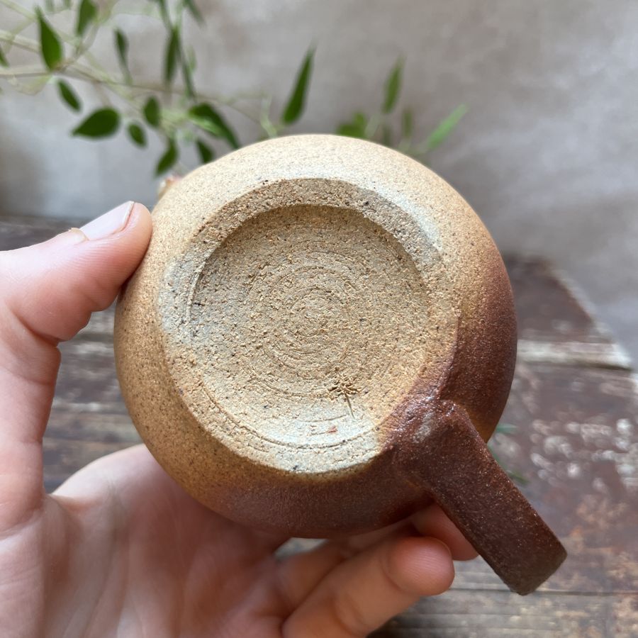 Dřevem pálená konvička se sovou