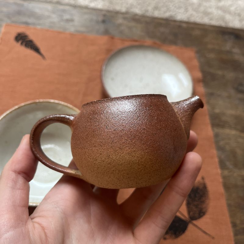 Sada čajového nádobí - konvička, tácek a šálek