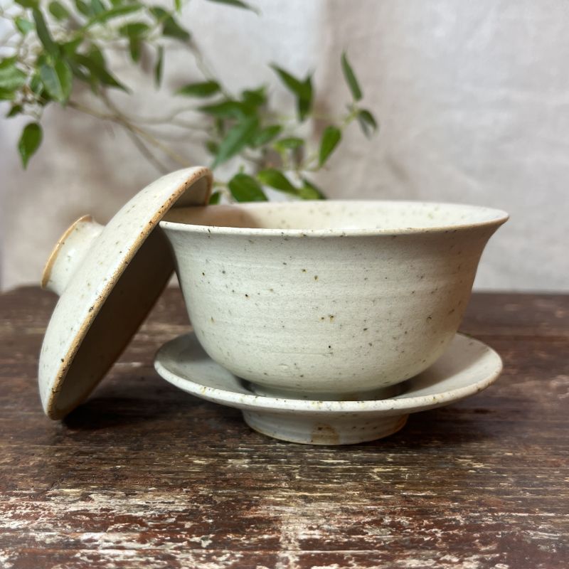 Gaiwan Cream satin s podtáckem